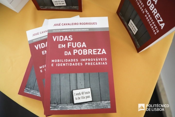 O Tema Da Pobreza Em Livro Na Coleção Caminhos Do Conhecimento ...